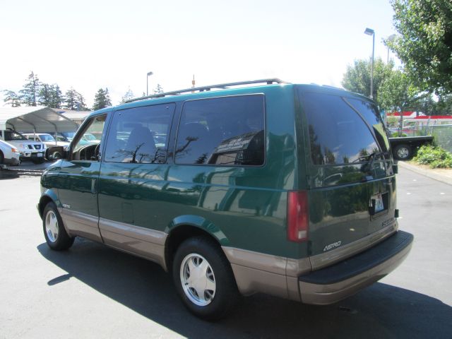 Chevrolet Astro 1999 photo 1