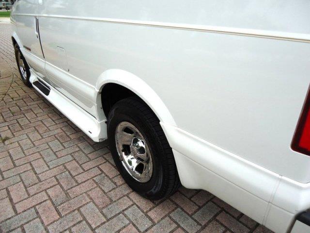 Chevrolet Astro 1999 photo 3