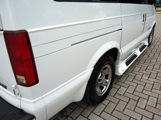 Chevrolet Astro 1999 photo 4