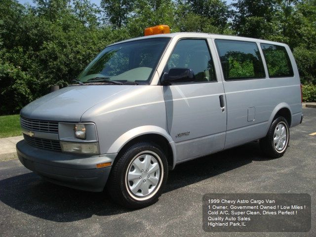 Chevrolet Astro 1999 photo 3