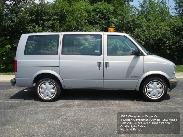 Chevrolet Astro 1999 photo 4