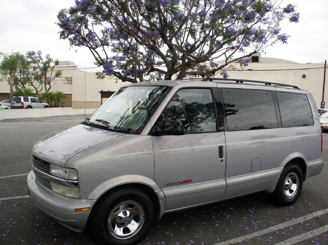 Chevrolet Astro 1999 photo 2