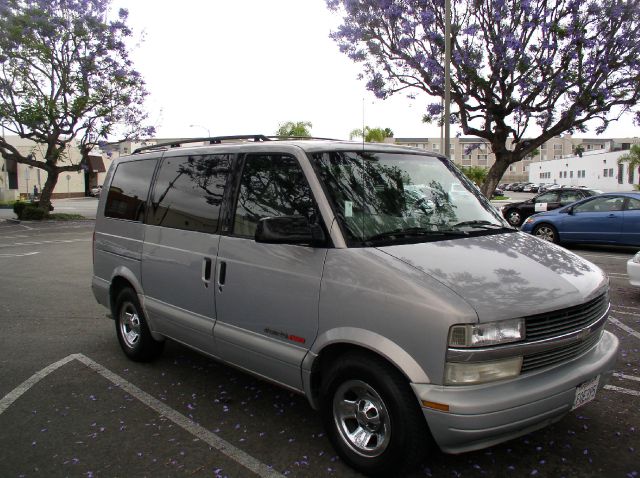 Chevrolet Astro 1999 photo 3