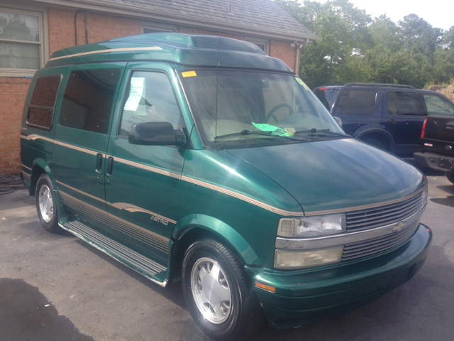 Chevrolet Astro 1999 photo 2