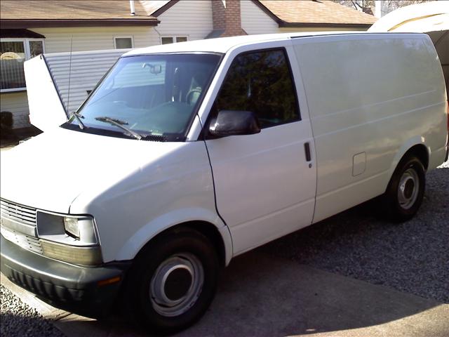 Chevrolet Astro 1999 photo 3