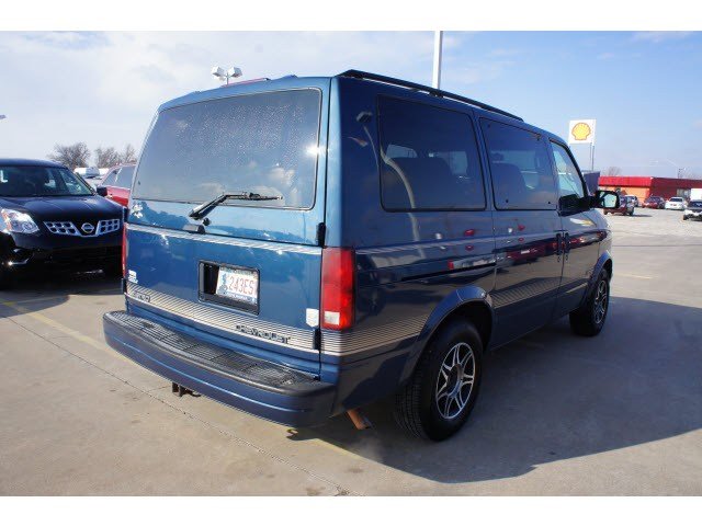 Chevrolet Astro 1999 photo 2