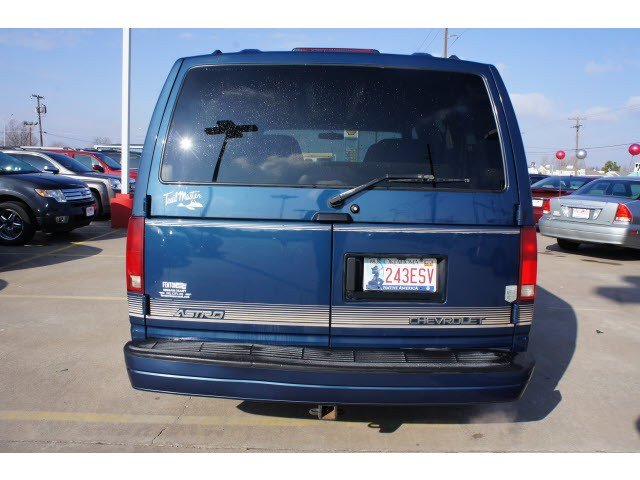 Chevrolet Astro 1999 photo 4