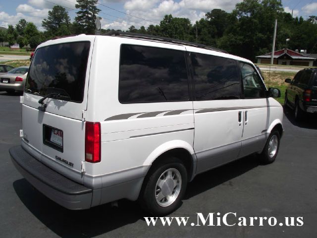 Chevrolet Astro 1999 photo 2