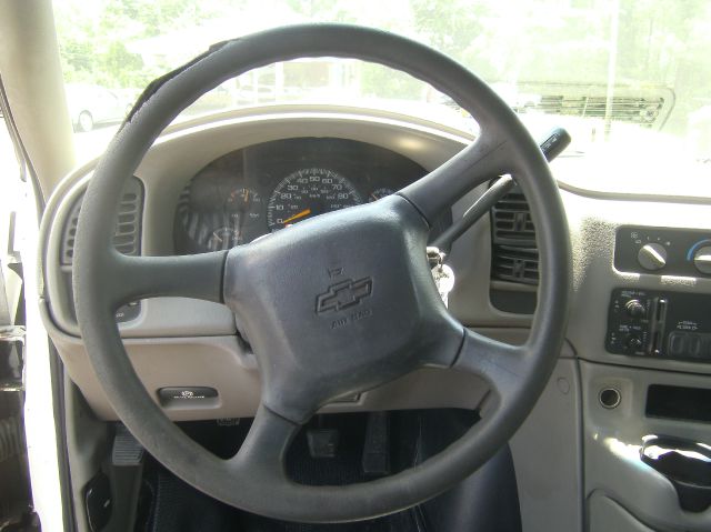 Chevrolet Astro 2000 photo 11