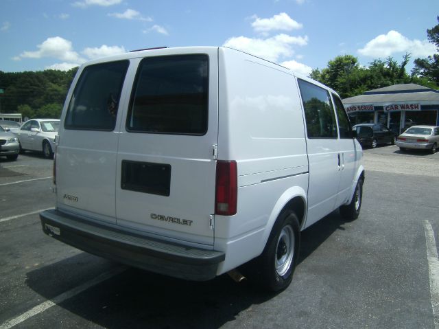 Chevrolet Astro 2000 photo 13