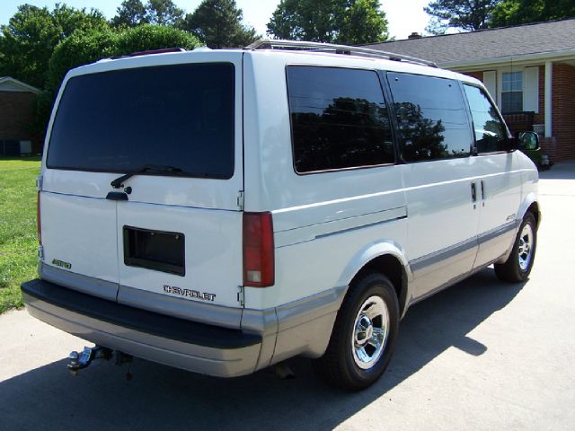 Chevrolet Astro 2000 photo 2