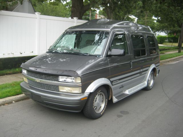 Chevrolet Astro 2000 photo 1