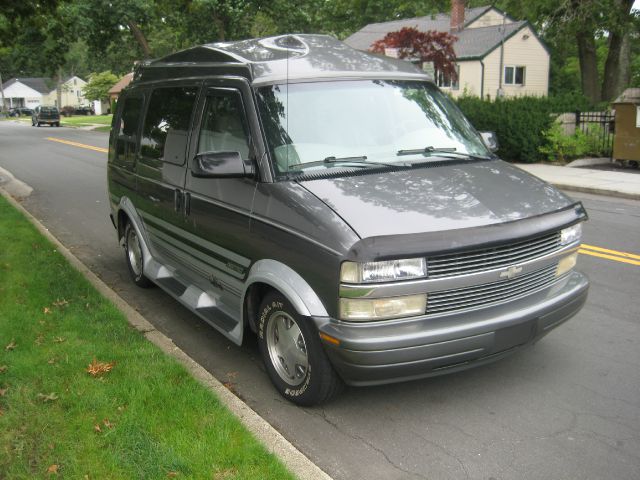 Chevrolet Astro 2000 photo 2