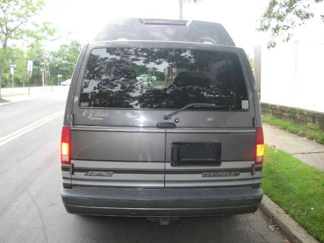 Chevrolet Astro 2000 photo 3