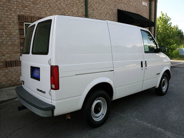 Chevrolet Astro 2000 photo 2