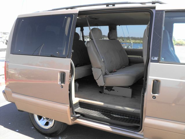 Chevrolet Astro 2000 photo 12