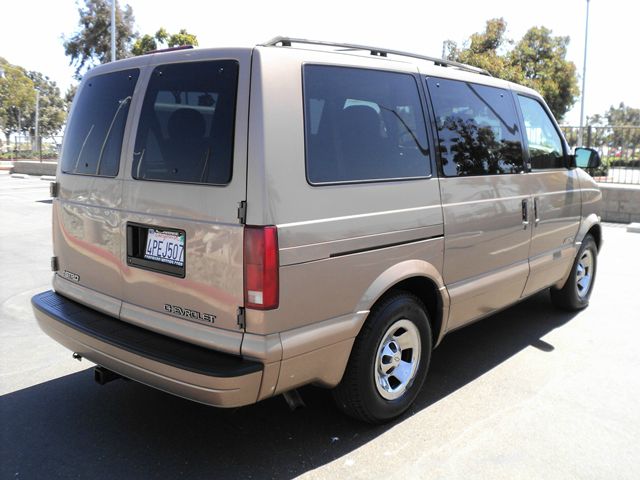 Chevrolet Astro 2000 photo 27