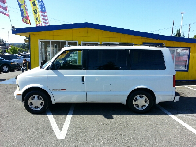 Chevrolet Astro 2000 photo 2