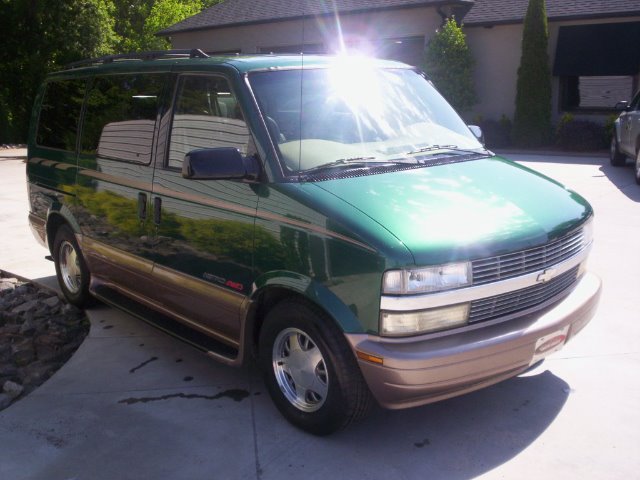 Chevrolet Astro 2000 photo 1