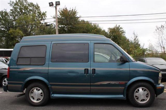 Chevrolet Astro 2000 photo 1