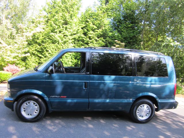 Chevrolet Astro 2000 photo 1