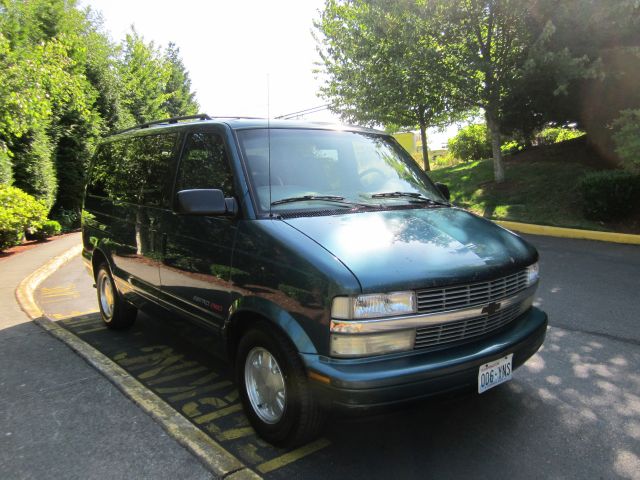 Chevrolet Astro 2000 photo 2