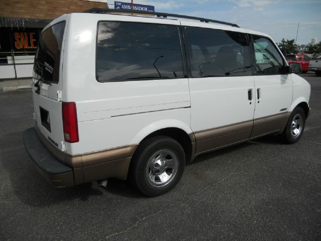 Chevrolet Astro 2000 photo 4