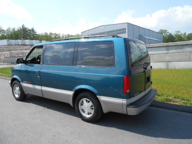 Chevrolet Astro 2000 photo 19