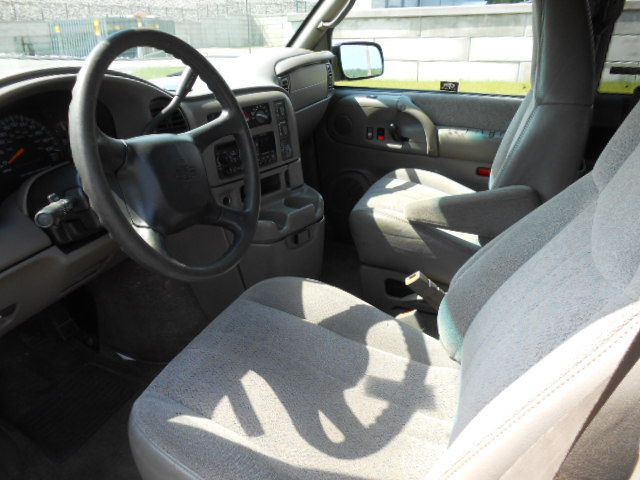 Chevrolet Astro 2000 photo 2