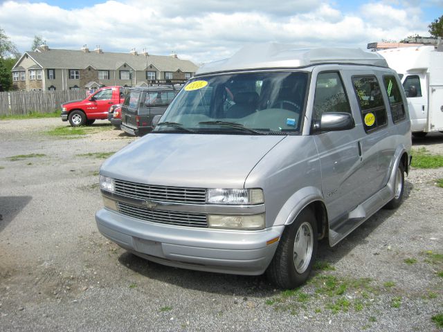 Chevrolet Astro 2000 photo 1