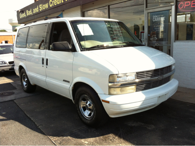 Chevrolet Astro 2001 photo 3