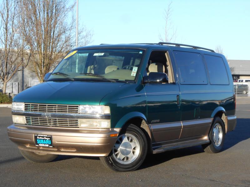 Chevrolet Astro 2001 photo 1