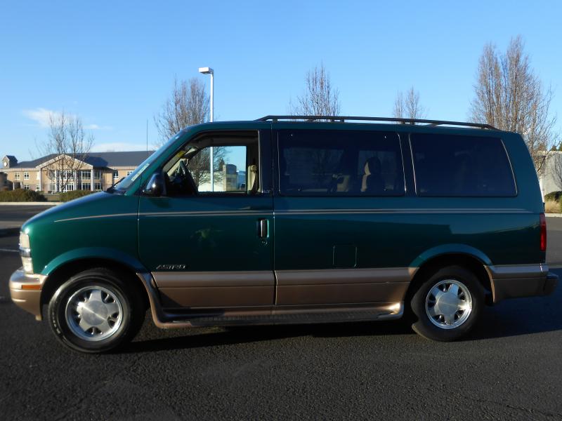 Chevrolet Astro 2001 photo 3