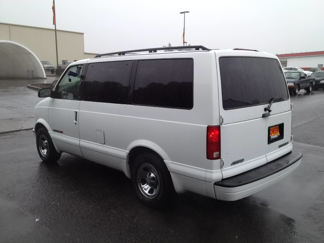 Chevrolet Astro 2001 photo 3