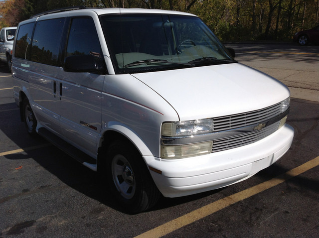 Chevrolet Astro 2001 photo 2