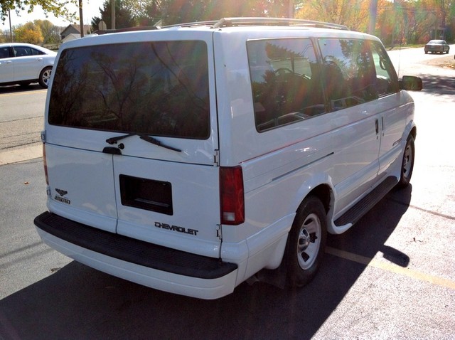 Chevrolet Astro 2001 photo 4