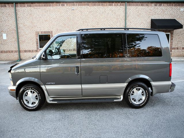 Chevrolet Astro 2001 photo 1