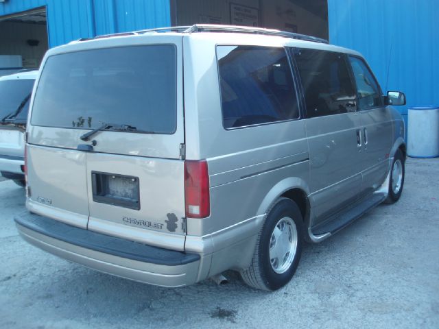 Chevrolet Astro 2001 photo 1