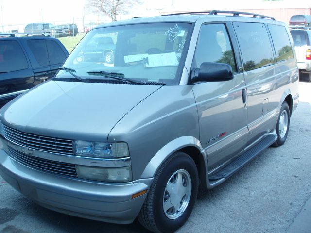 Chevrolet Astro 2001 photo 4