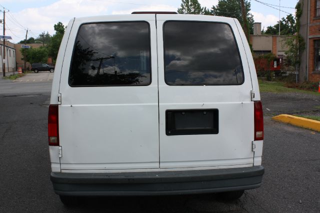 Chevrolet Astro 2001 photo 2