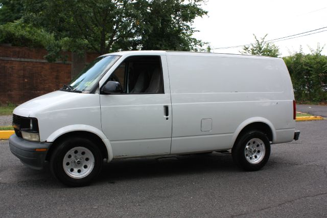 Chevrolet Astro 2001 photo 3