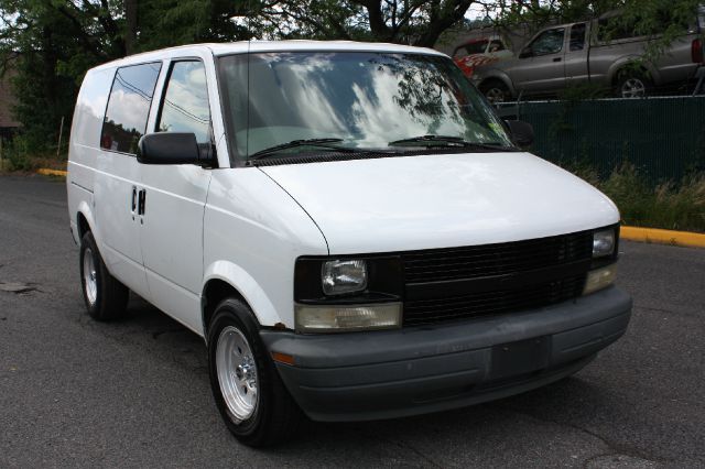 Chevrolet Astro 2001 photo 4