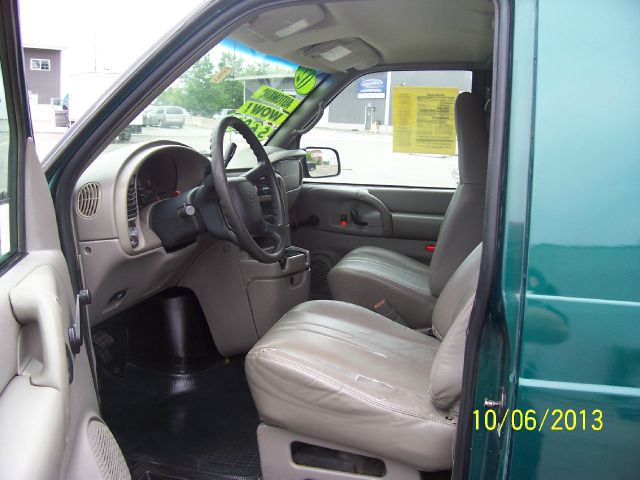 Chevrolet Astro 2002 photo 2