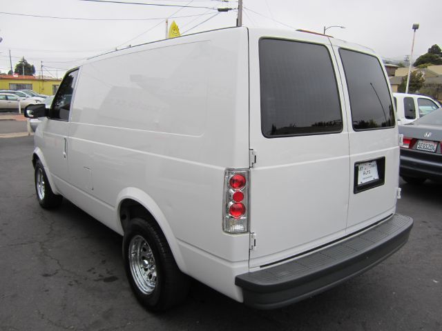 Chevrolet Astro 2002 photo 1