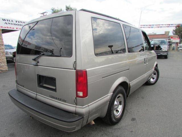 Chevrolet Astro 2002 photo 2