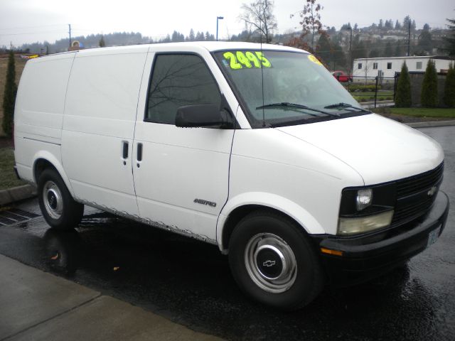 Chevrolet Astro 2002 photo 3