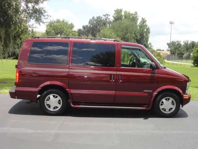 Chevrolet Astro 2002 photo 3