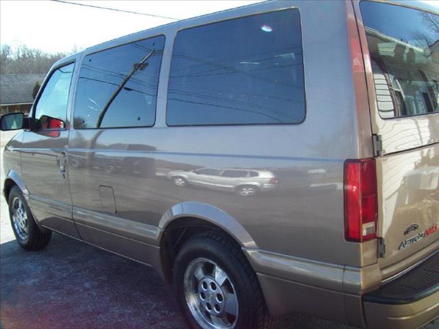 Chevrolet Astro 2003 photo 2