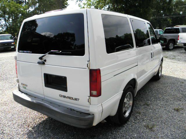 Chevrolet Astro 2003 photo 2