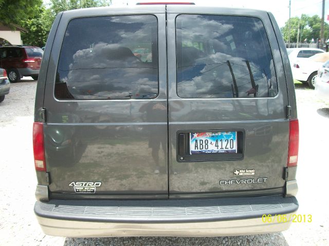 Chevrolet Astro 2003 photo 1